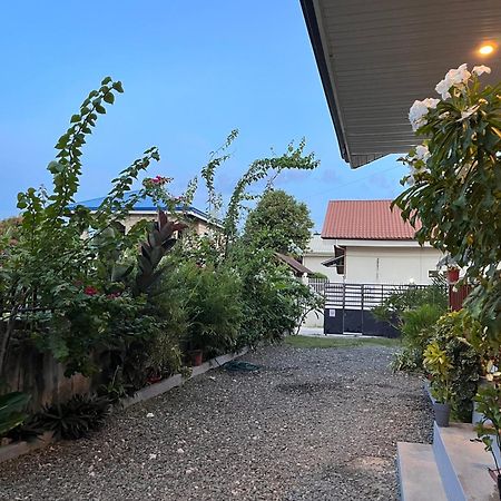 Momo Hostel Moalboal Kültér fotó