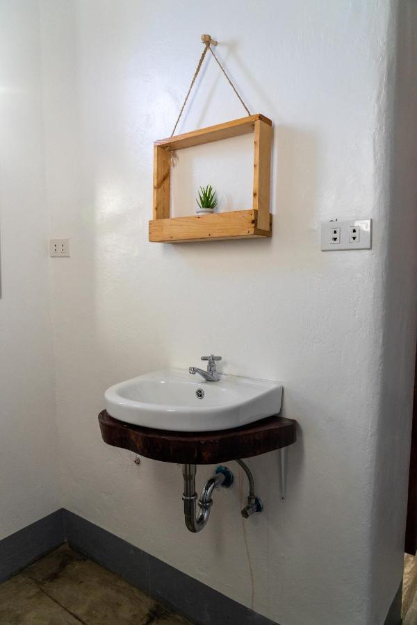 Momo Hostel Moalboal Kültér fotó