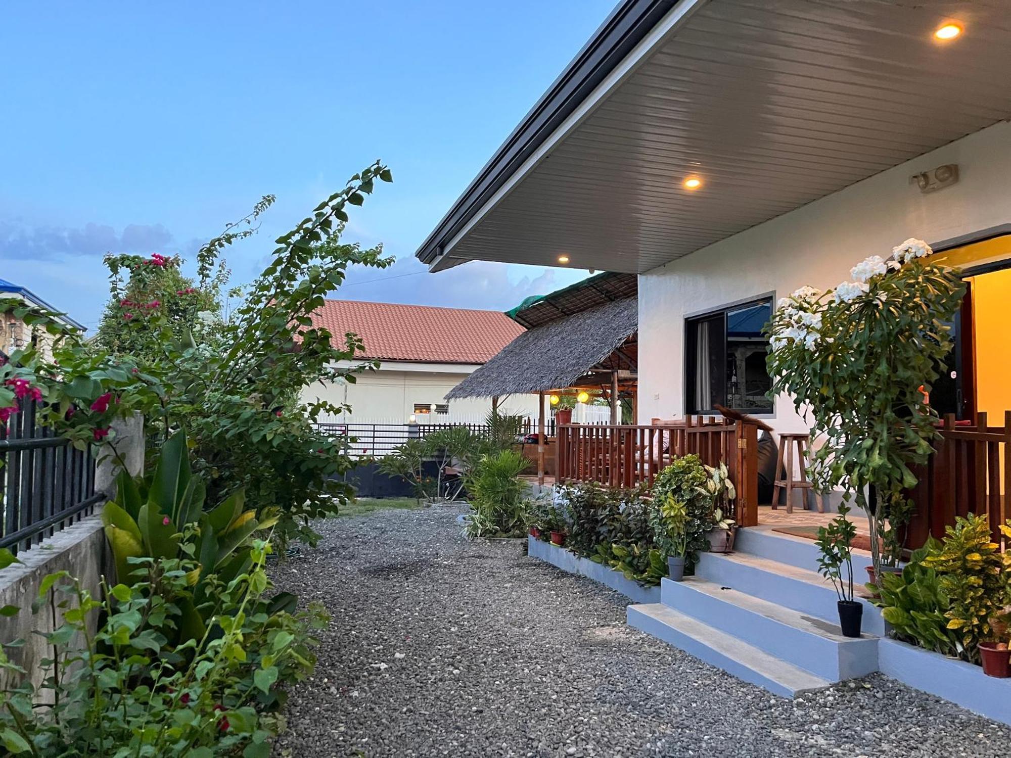 Momo Hostel Moalboal Kültér fotó